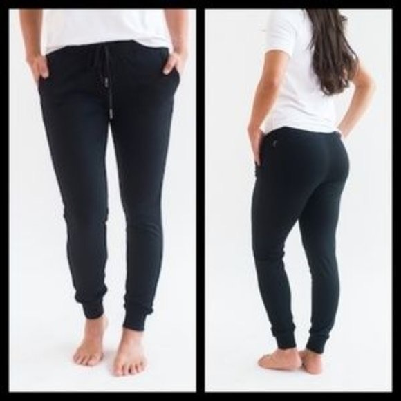 Zyia Black Unwind Jogger - Picture 1 of 6